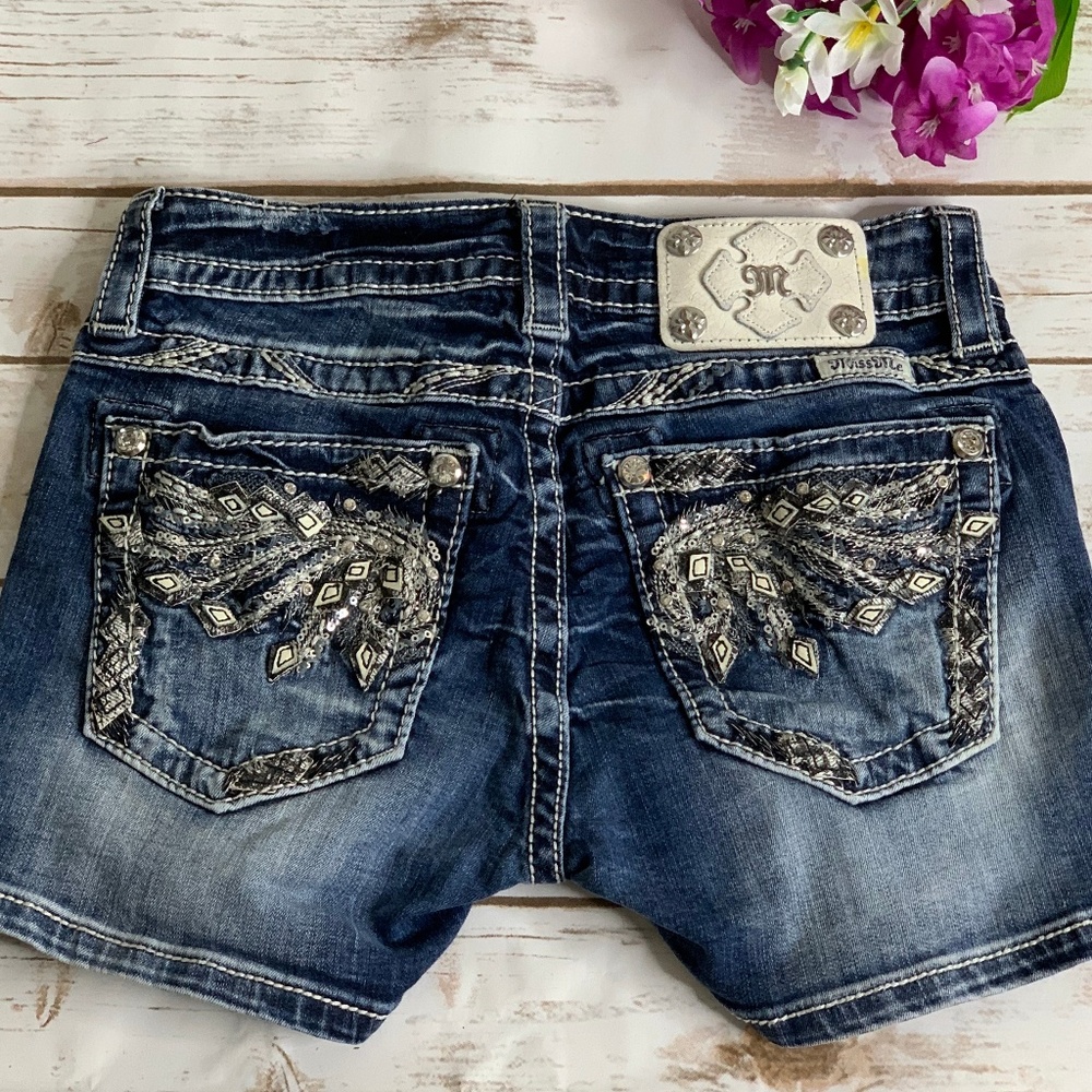 Miss Me Signature Jean shorts  Size 25
